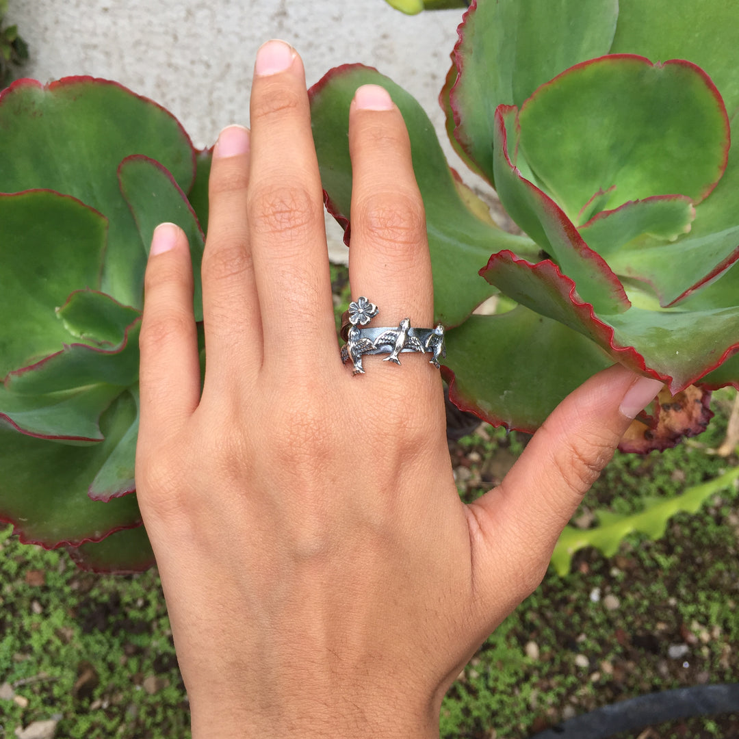 Three swallows flower ring