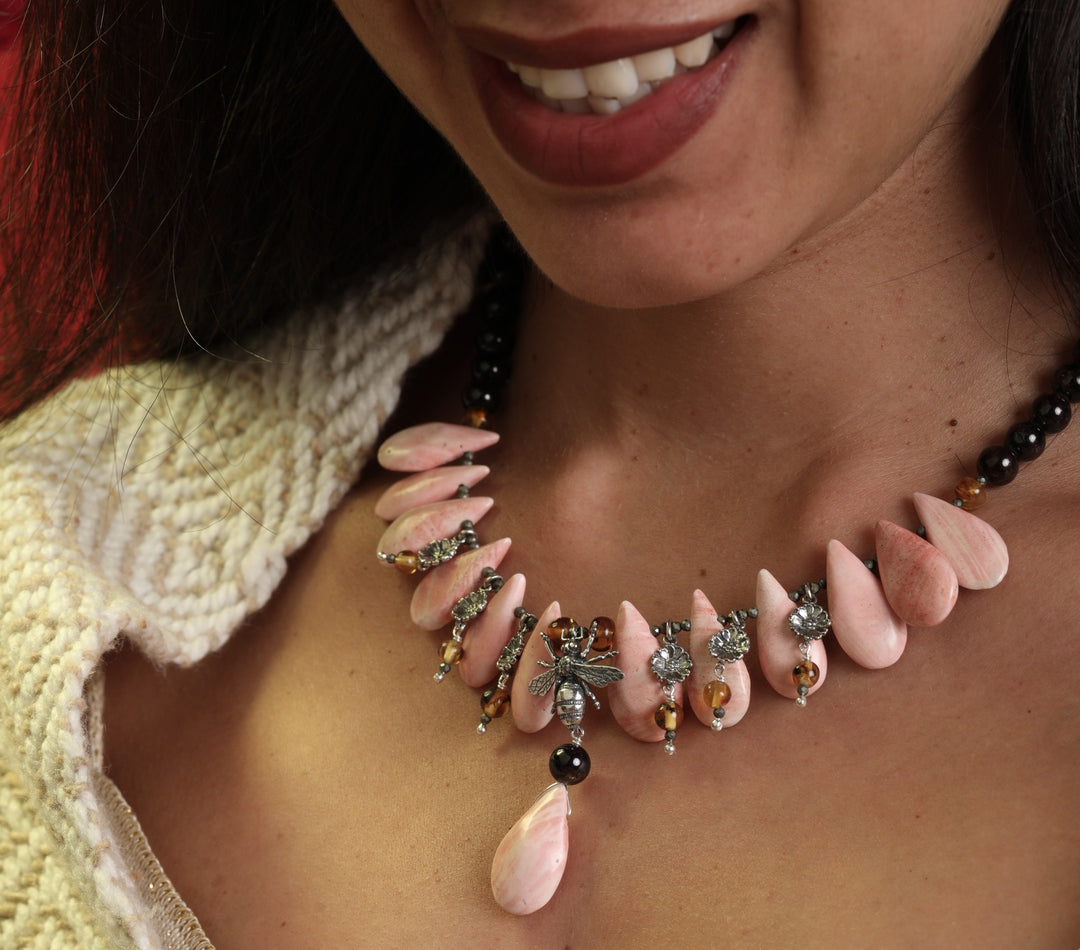 Collar Abejita Rubí