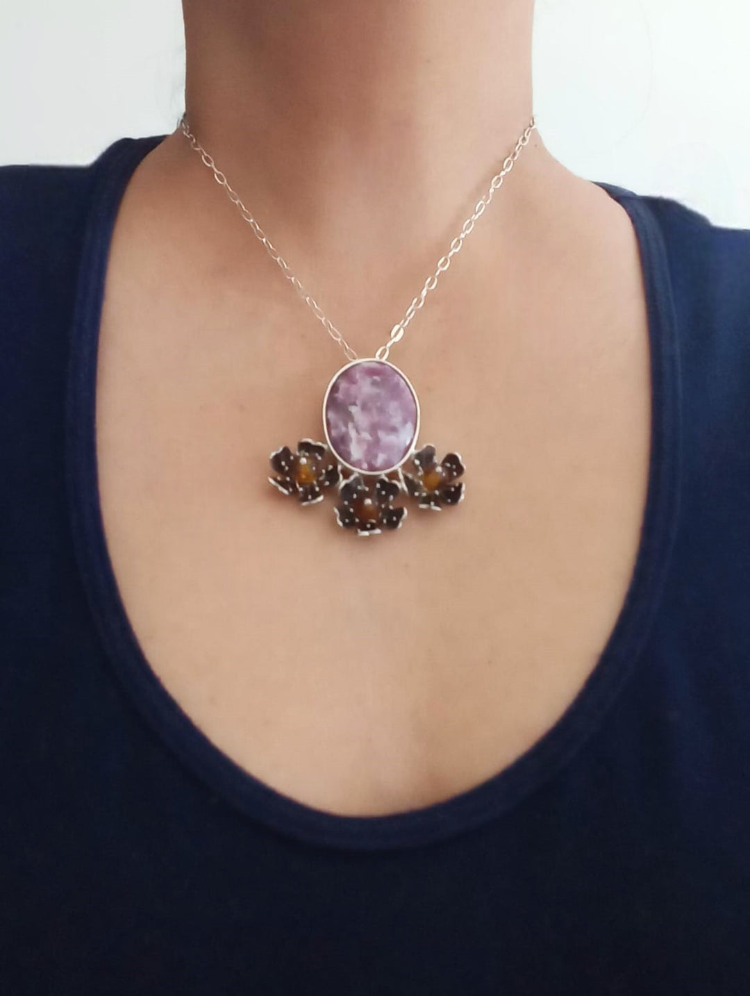 Bezel Choker with 3 Flowers