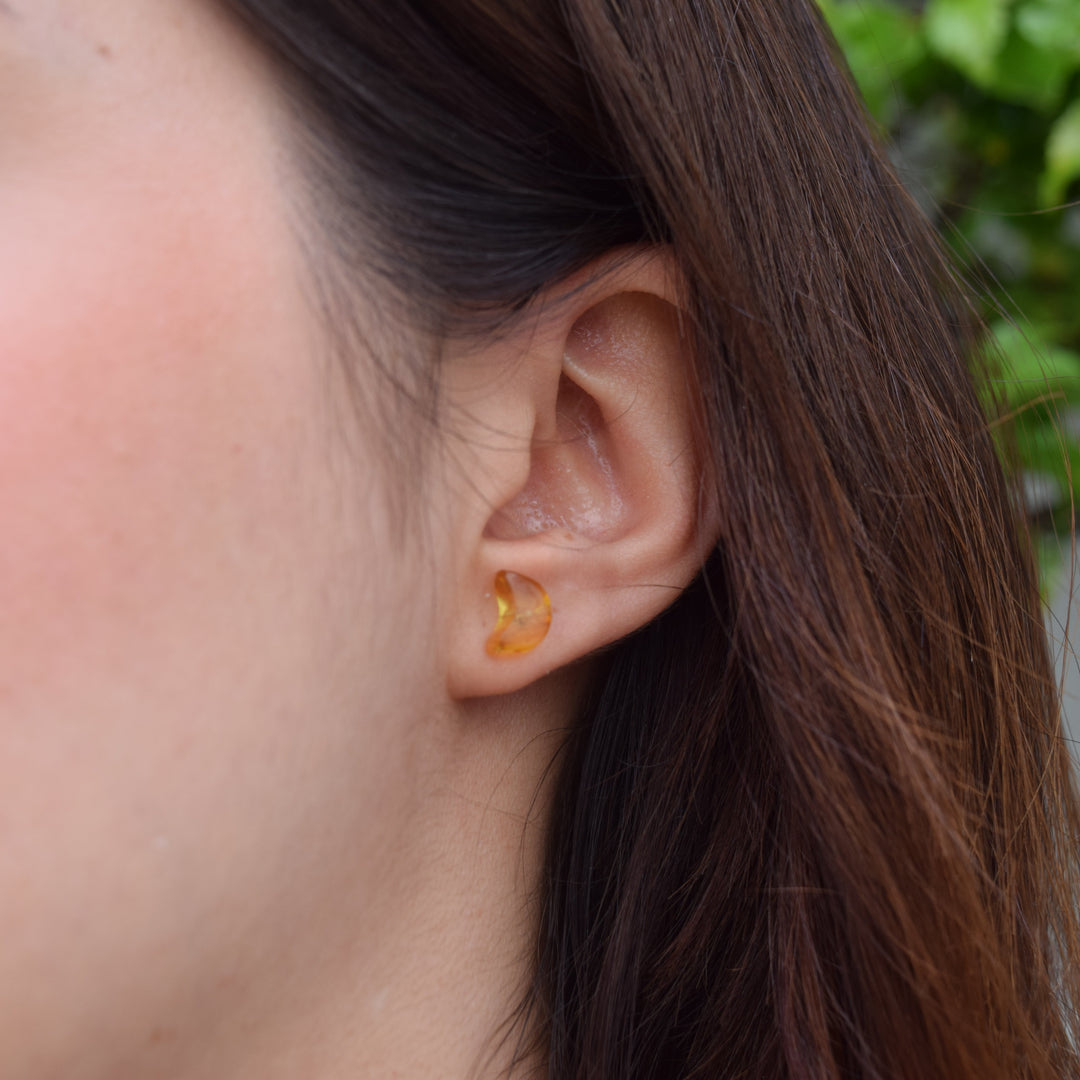 Arete Botón Figuras Ámbar