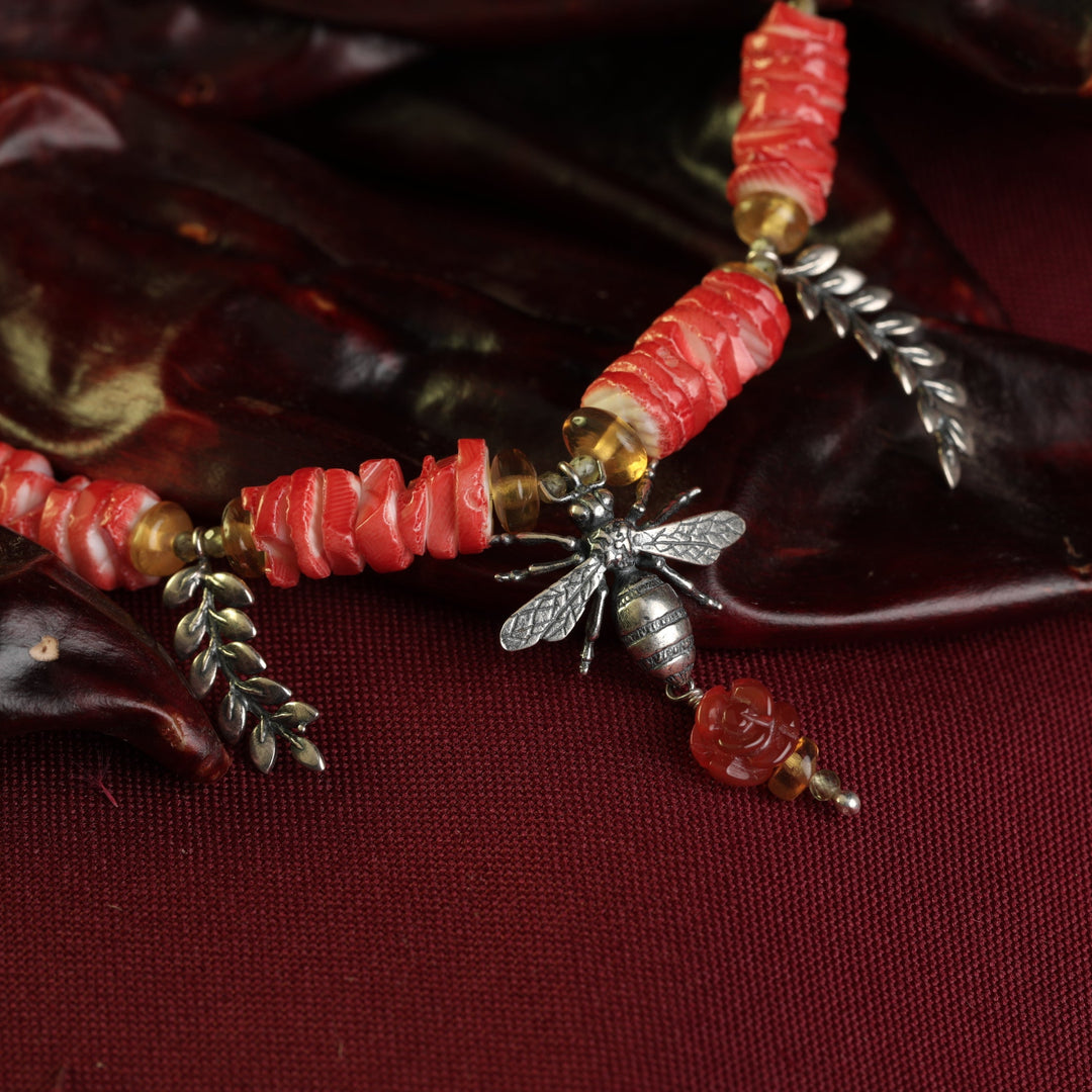 Collar Abeja Reina