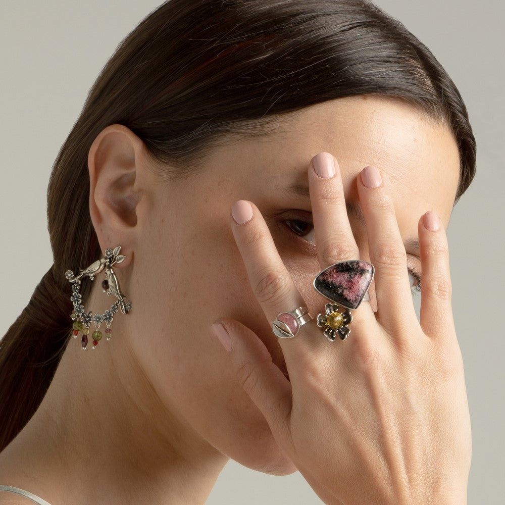 Aretes Pareja Loros en Corona de Flores