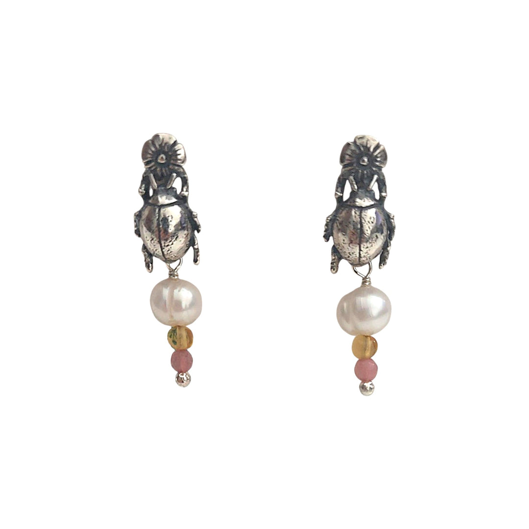Arete broquel escarabajo flor