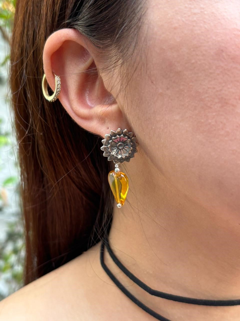 Arete Flor con Corazón de Ámbar