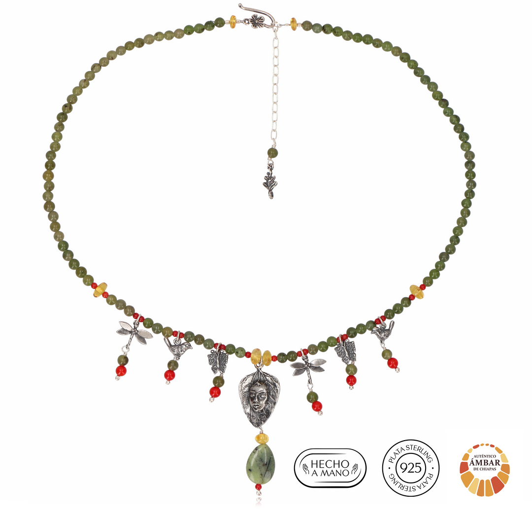 Collar hojas con rostro