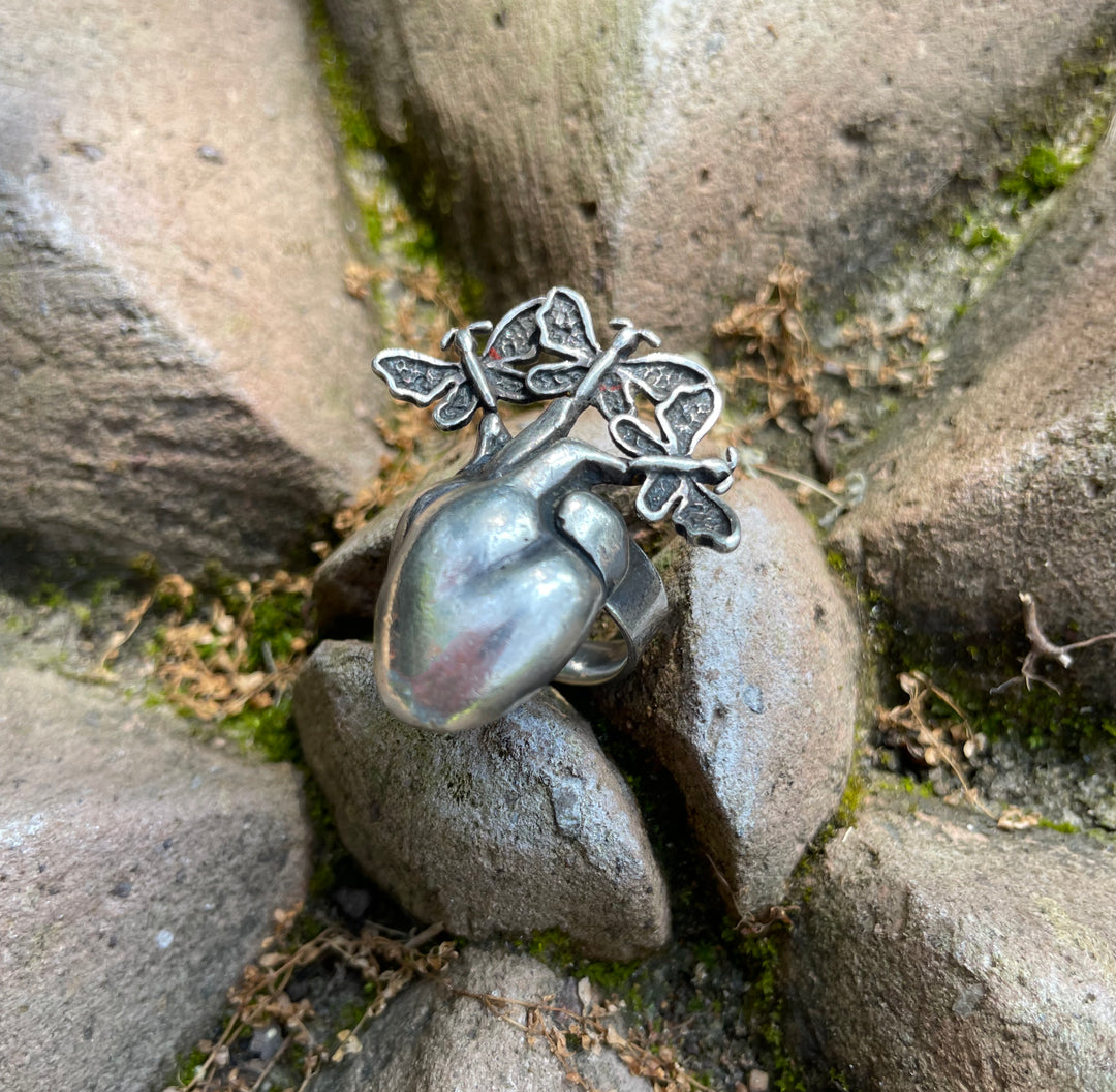 Anillo Corazón con tres Mariposas