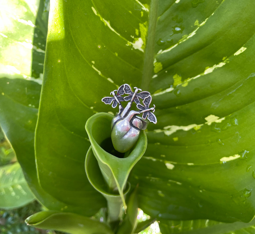 Anillo Corazón con tres Mariposas