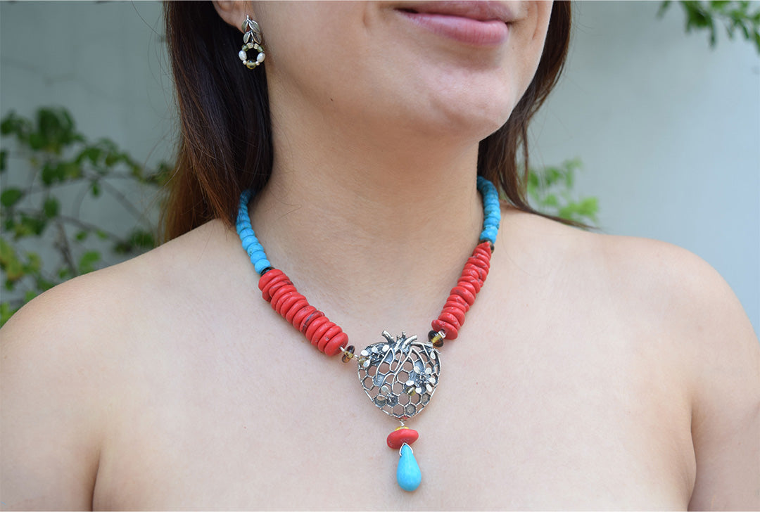 Collar corazón colmena