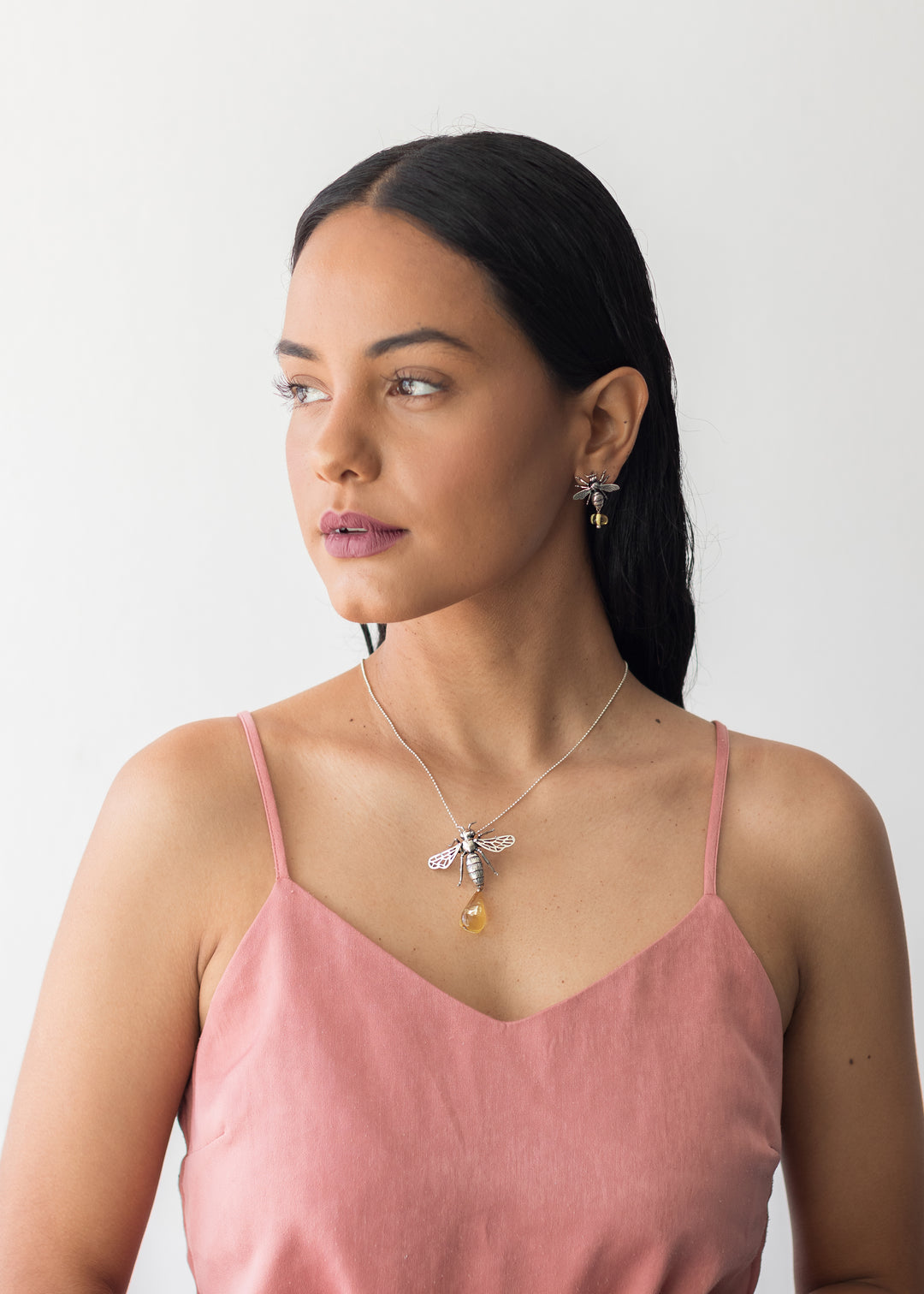 Big bee choker