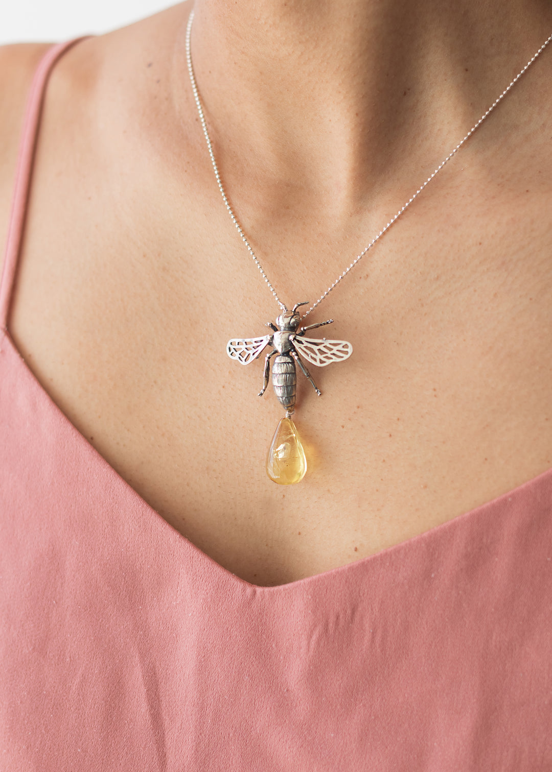 Big bee choker