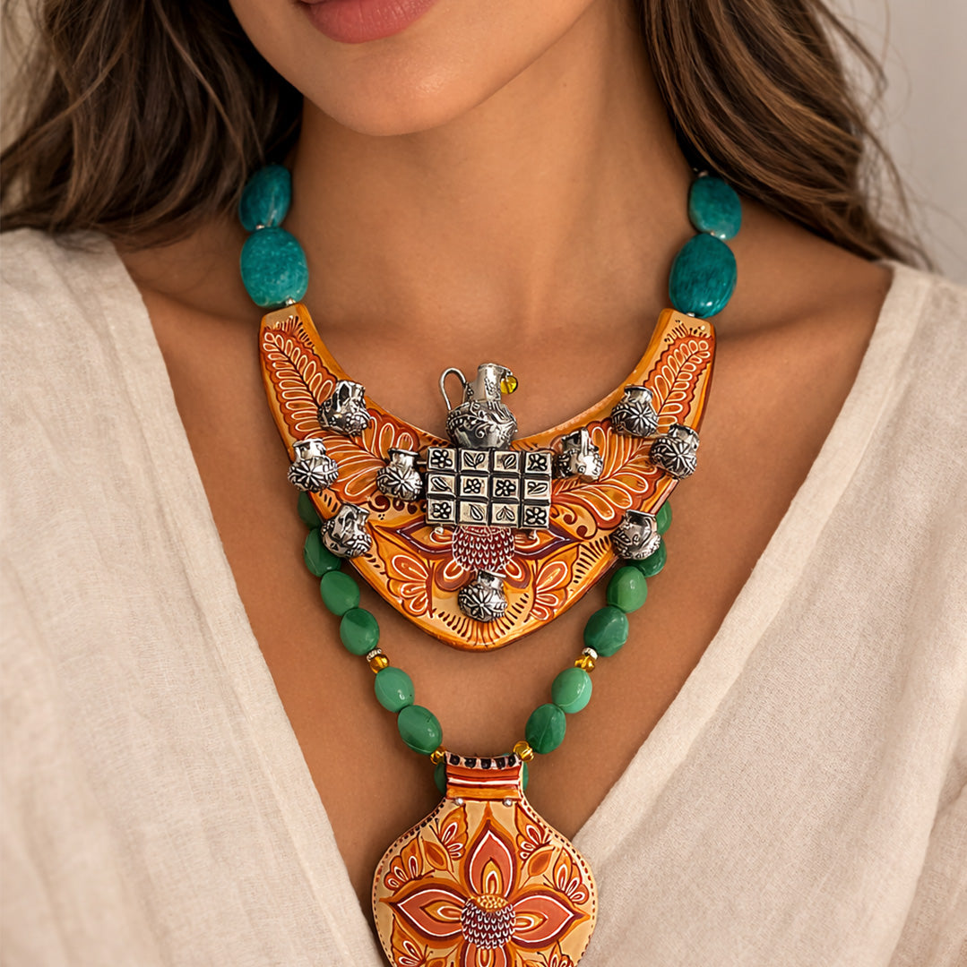 Collar de barro y jarritos