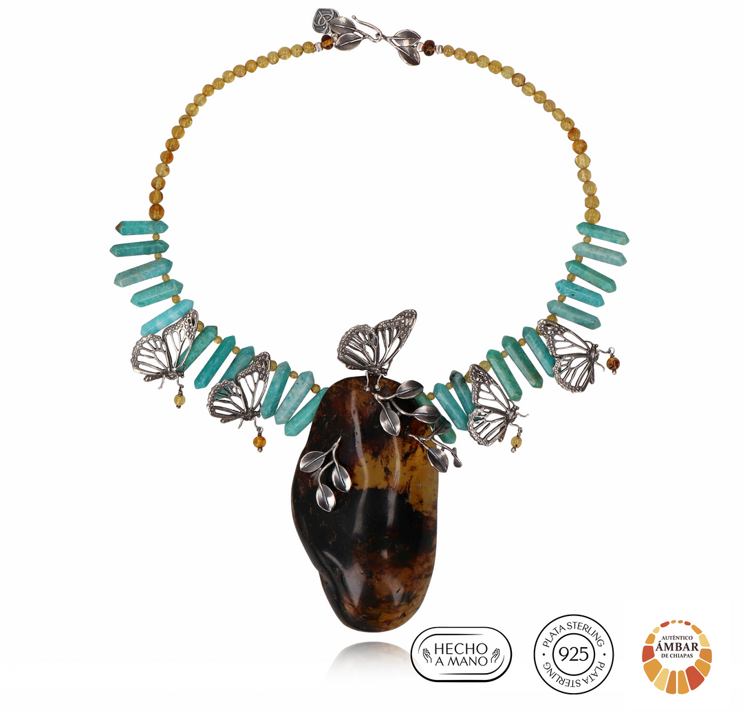 Collar Mariposa y Manglares sobre Ambar