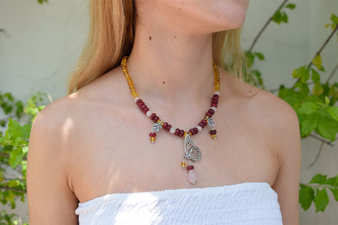 Collar Mariposa Saliente