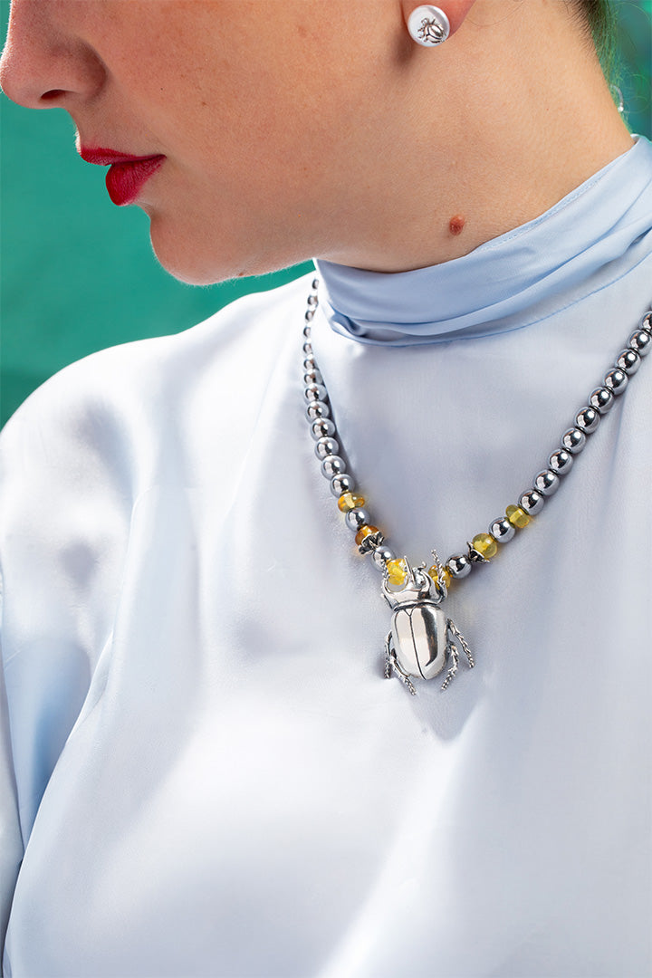 Collar raiz y movimiento escarabajo con hematita
