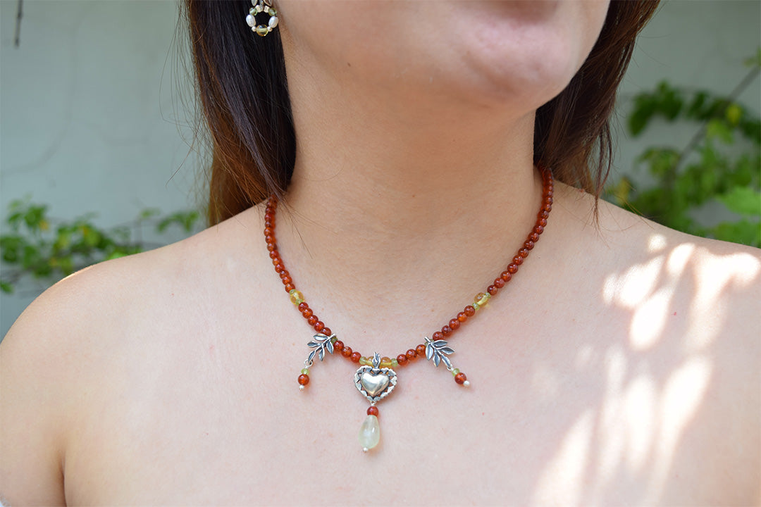 Collar Corazón con Hojas