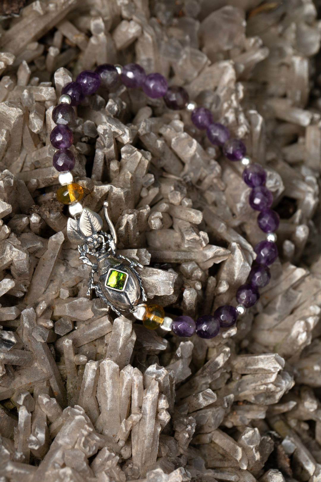 Beetle bracelet on the way to mutation