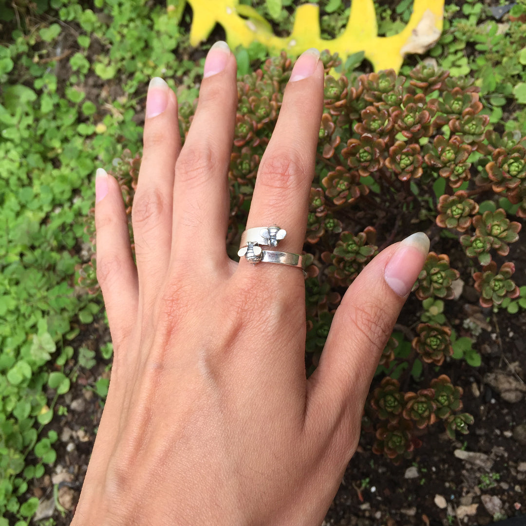 Mini two bee ring