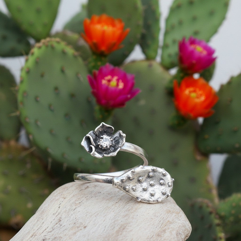 Nopal and flower ring