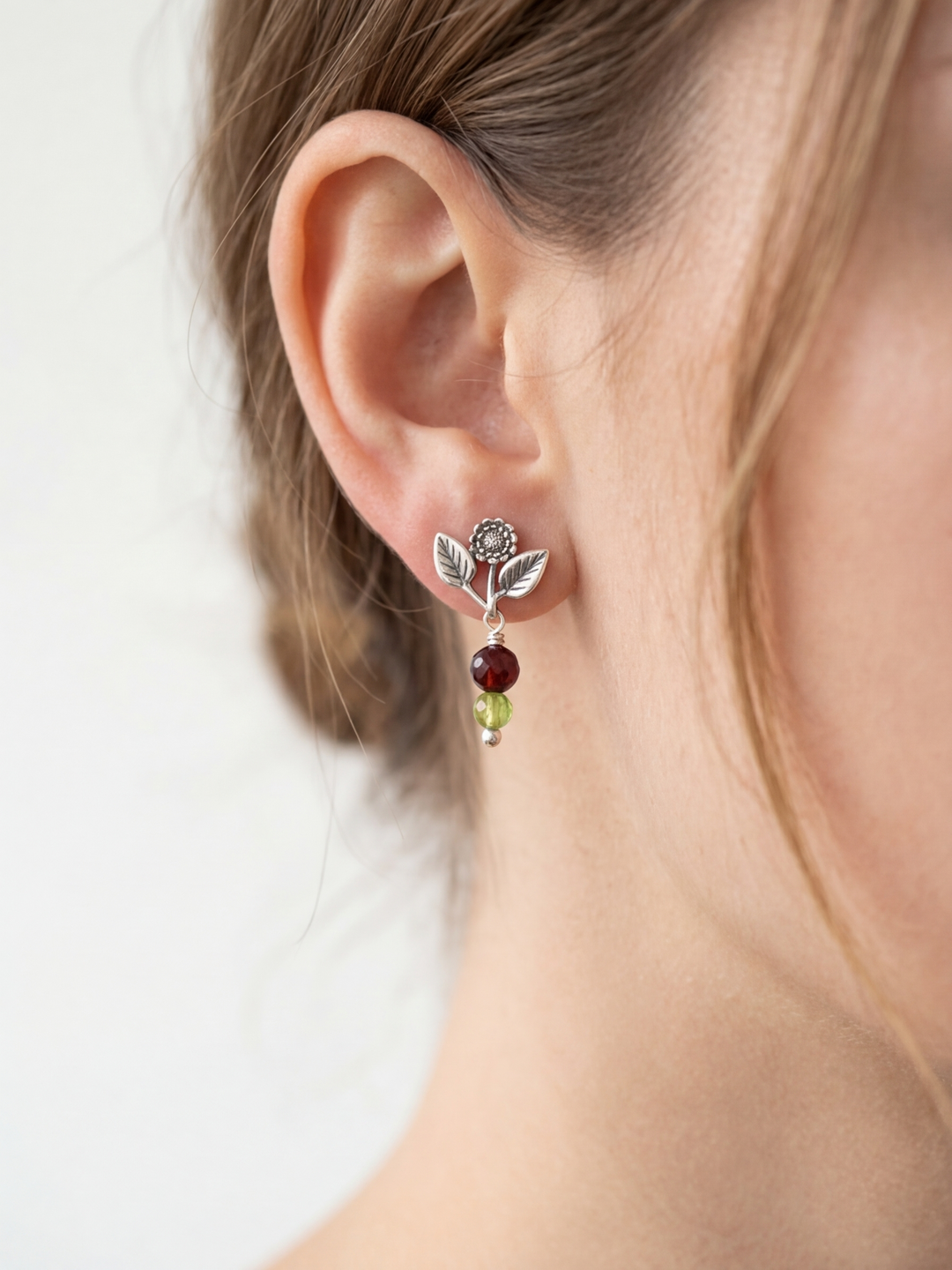 Leaf crest earrings