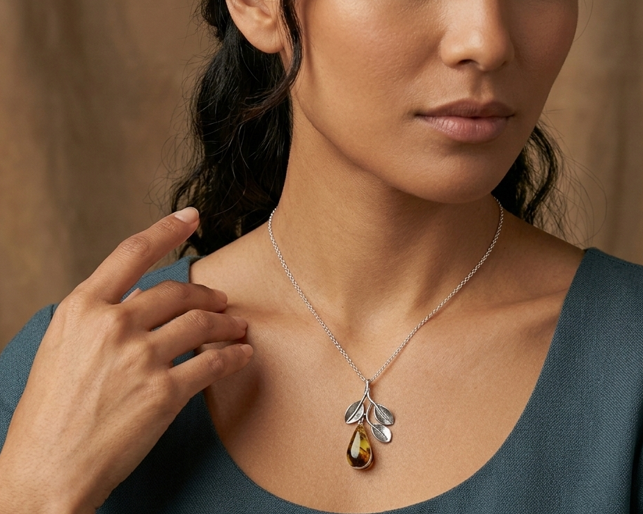 3-leaf mangrove choker with amber