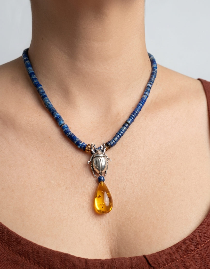 Collar Escarabajo Azul