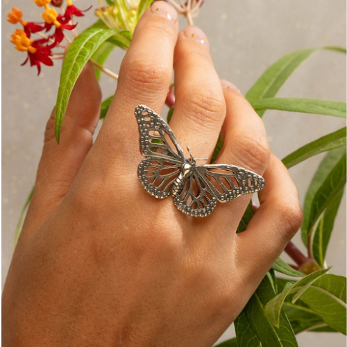 Open wings monarch butterfly ring.