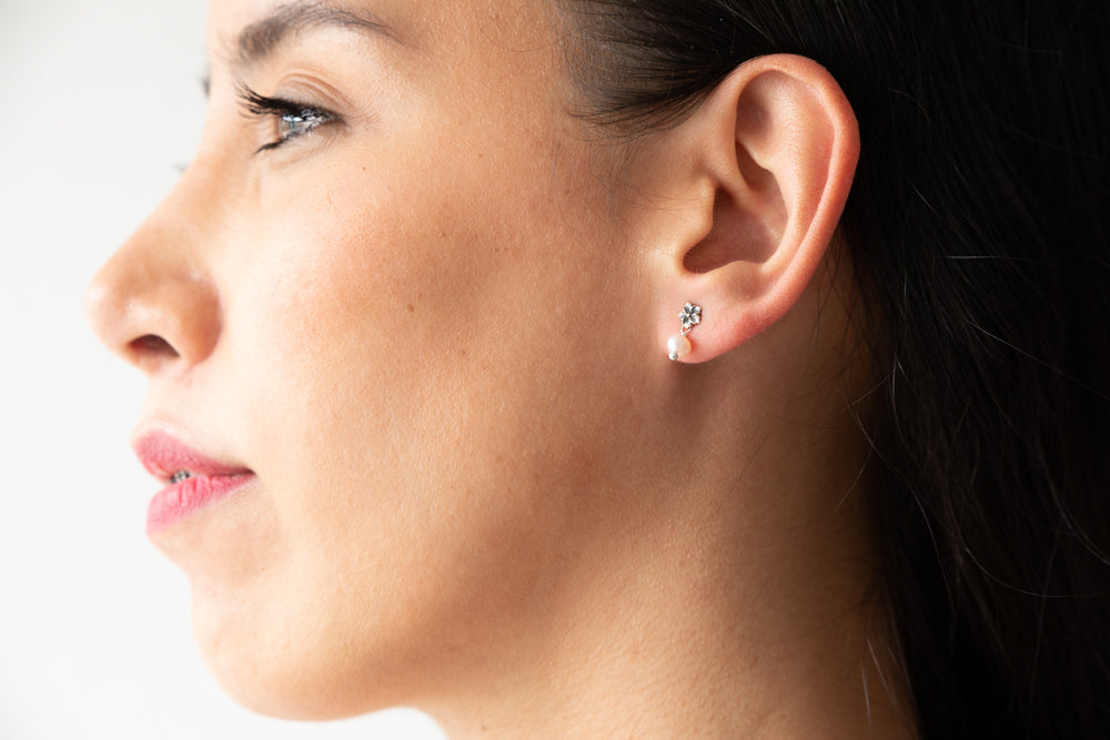 Mini flower earring