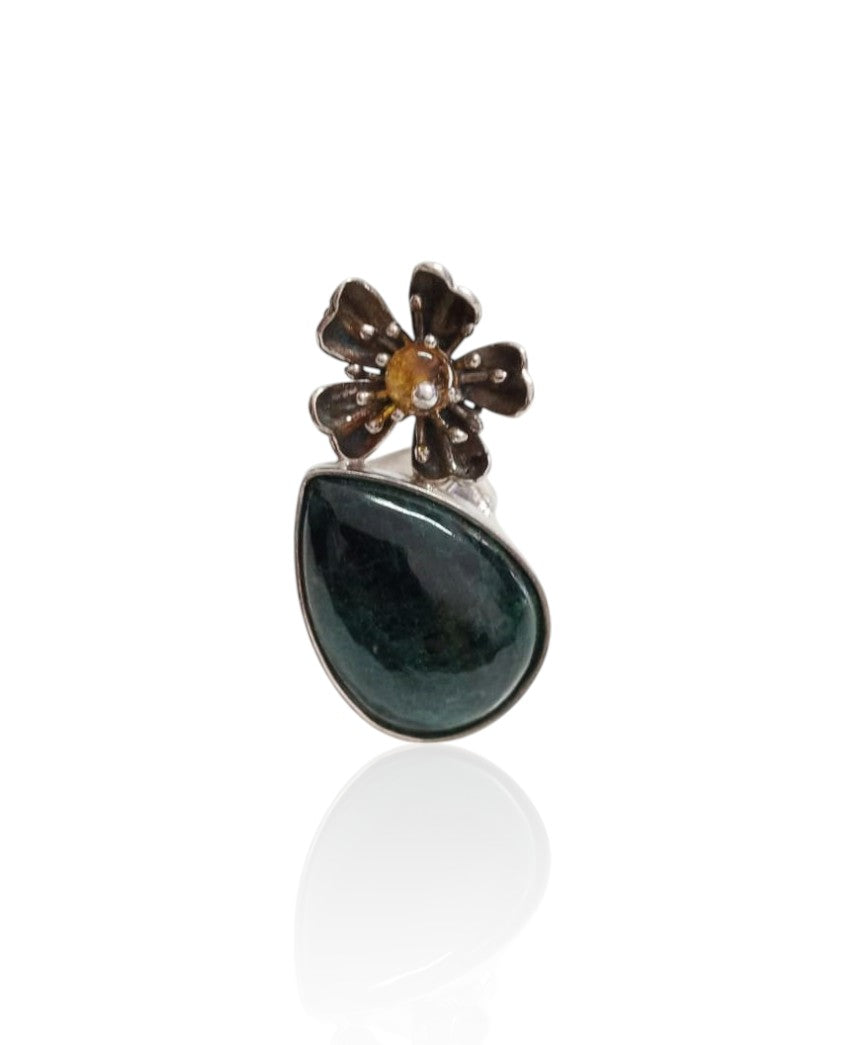 Anillo Apatita con Magnolia