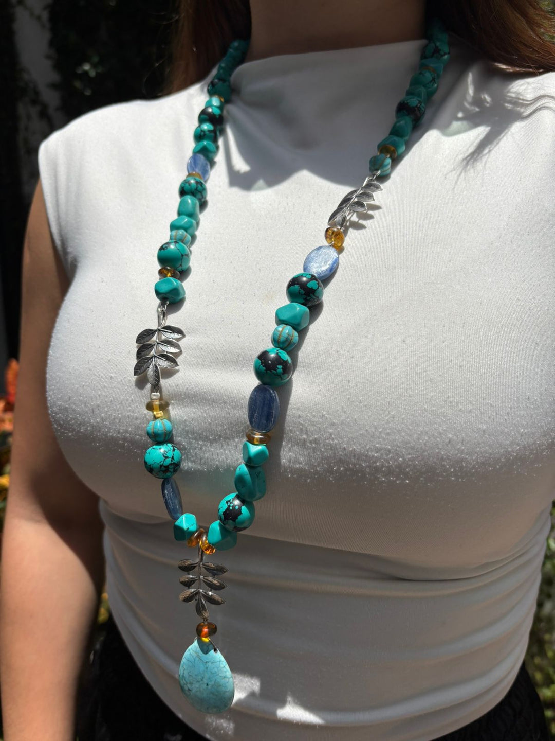 Collar Largo de Hojas de Añil