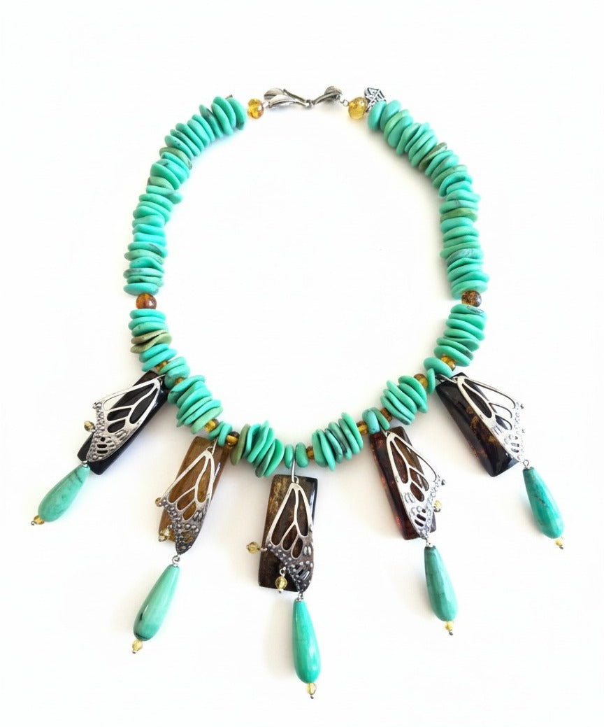 Collar Alas de Mariposas sobre Ámbar