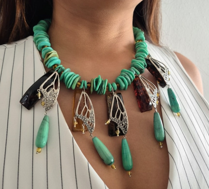 Collar Alas de Mariposas sobre Ámbar