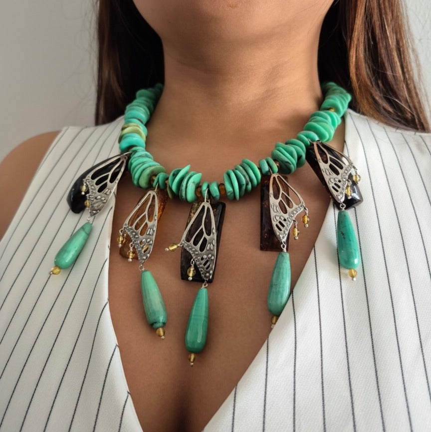 Collar Alas de Mariposas sobre Ámbar