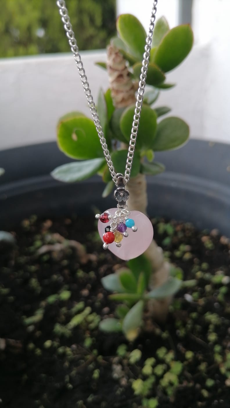 Gargantilla Flor Malva con Corazón y tilines