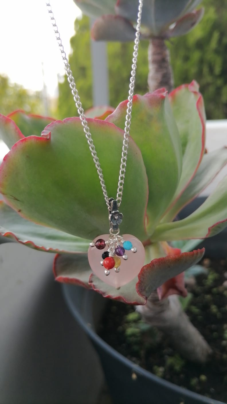 Gargantilla Flor Malva con Corazón y tilines