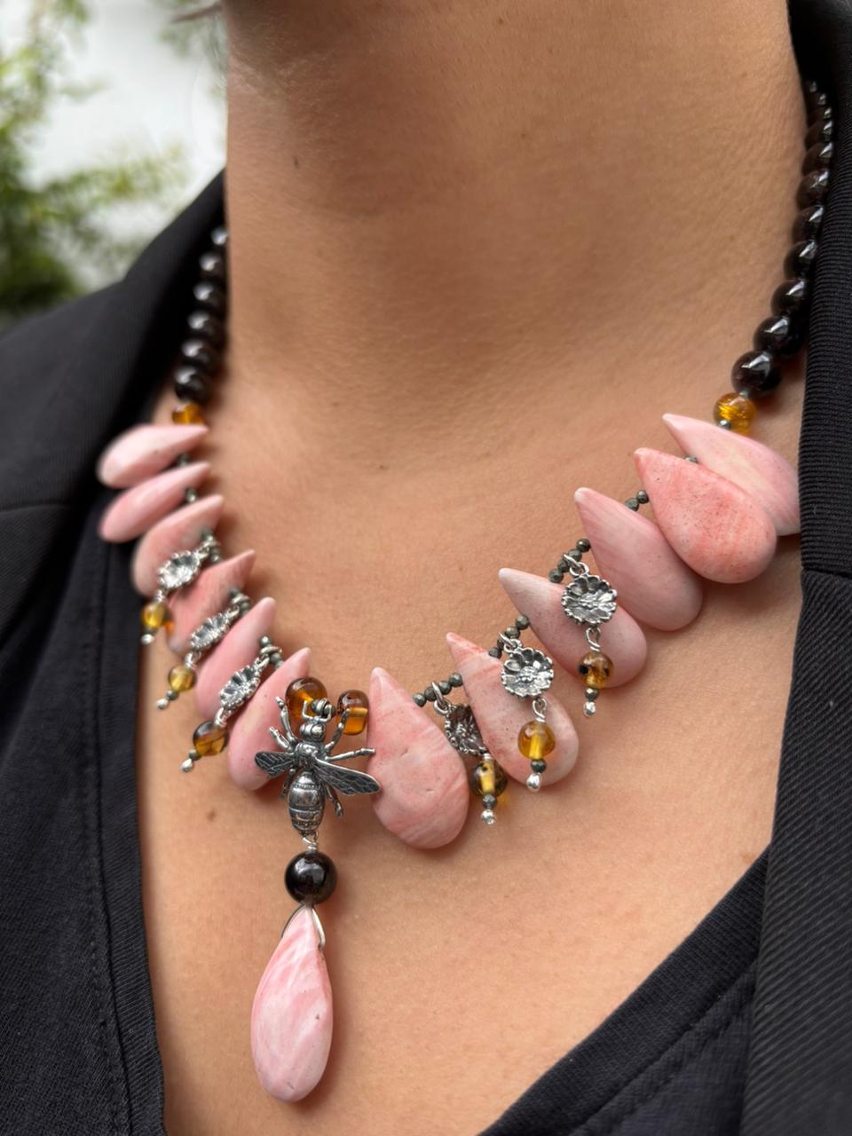 Collar Abejita Rubí