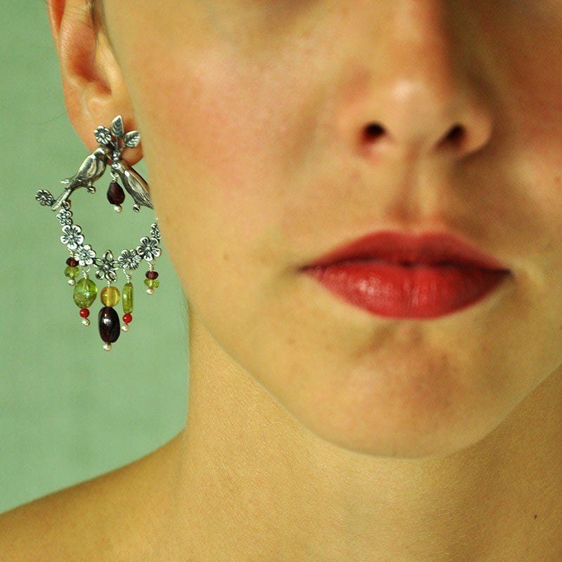 Aretes Pareja Loros en Corona de Flores