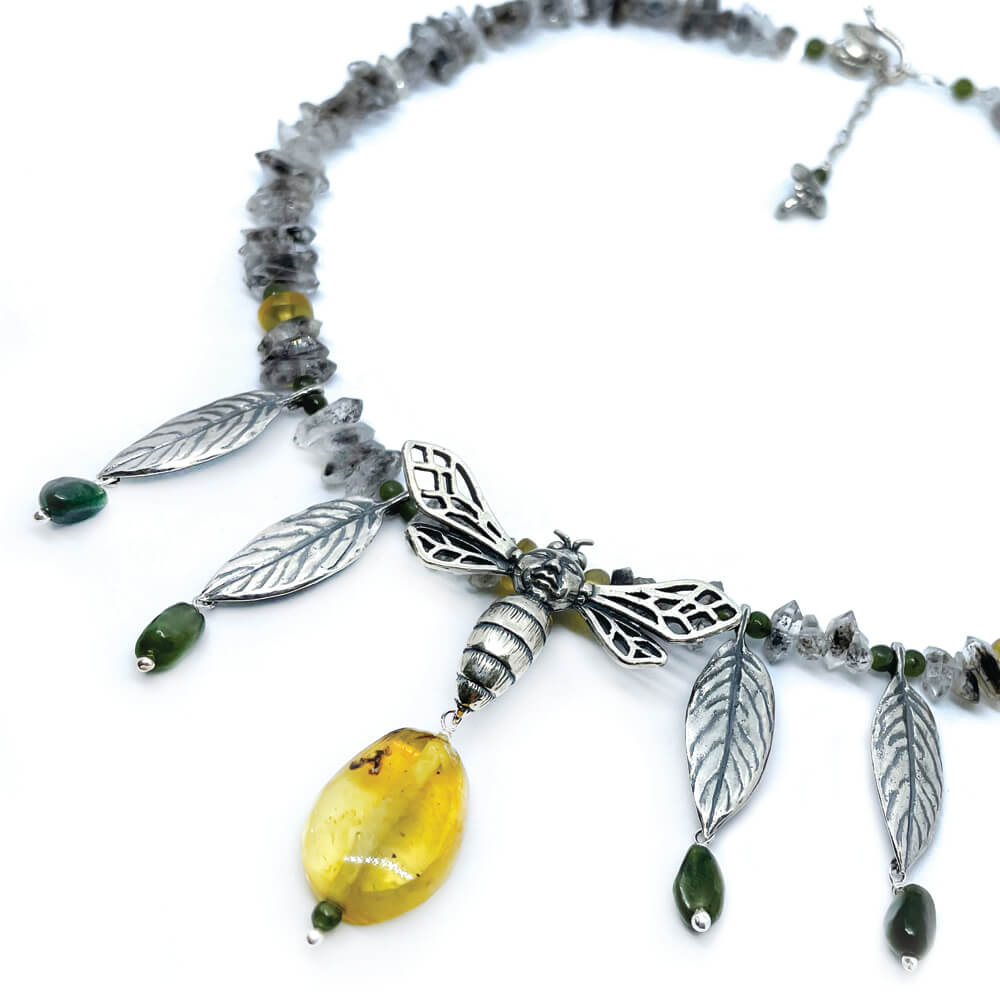 Collar Abeja con Rostro