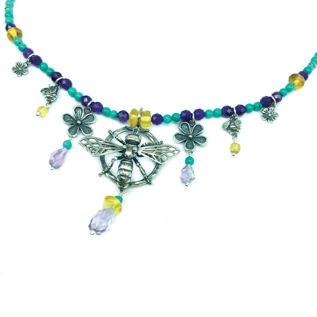 Collar Abeja sobre Círculo