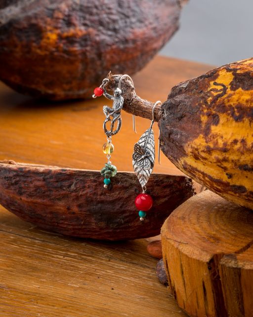 Mixed Monkey Earring with Cocoa Leaf